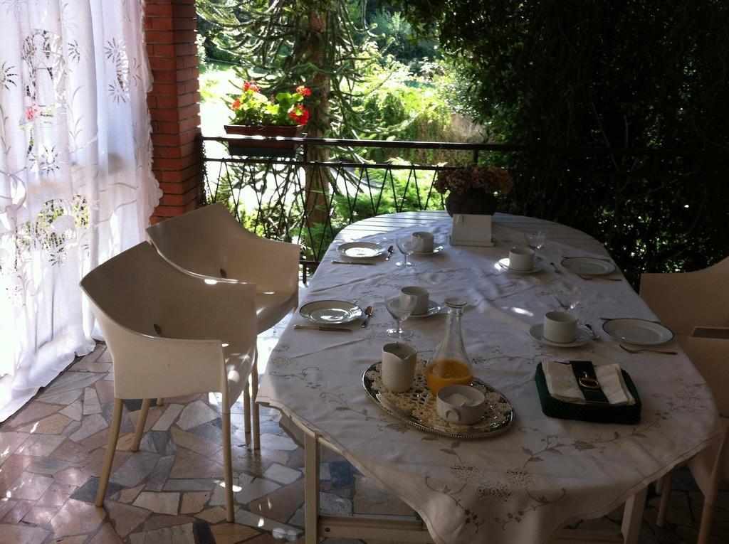 Bed and Breakfast La Casa Creativa Lomnago Exterior foto