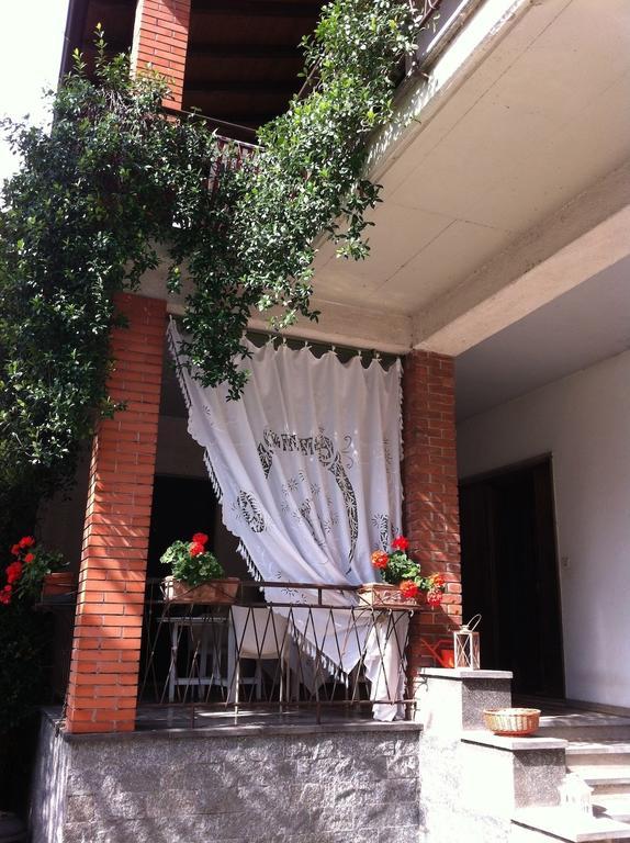 Bed and Breakfast La Casa Creativa Lomnago Exterior foto